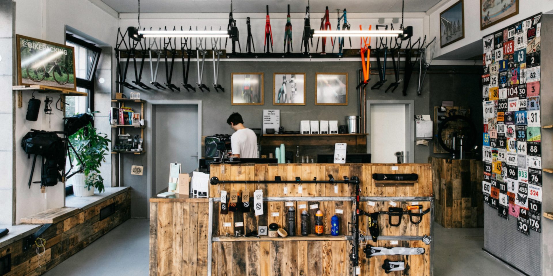 interior del taller de bicis antigua